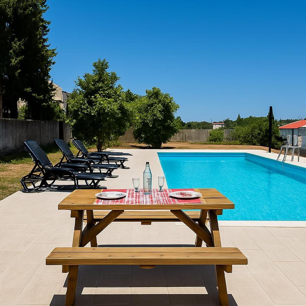 Private V3 Equipped Kitchen & Pool Βίλα Teixoso Εξωτερικό φωτογραφία